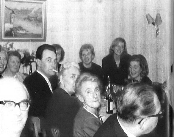 Private Feier unter Kollegen in den 1960er Jahren